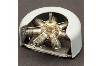 (SOLD OUT)  Oberursel U0 (early) German rotary aircraft engine with Garuda wooden propeller 1/32