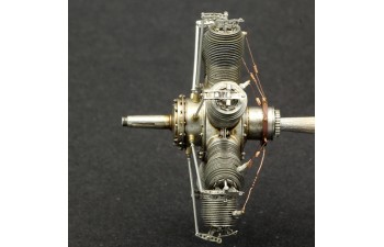 Oberursel U0 (standard) German rotary aircraft engine with Garuda wooden propeller 1/32