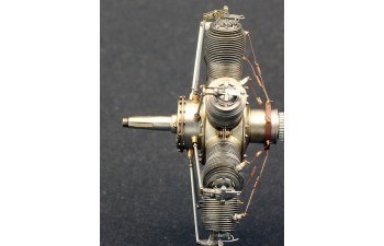 (SOLD OUT)  Oberursel U0 (early) German rotary aircraft engine with Garuda wooden propeller 1/32